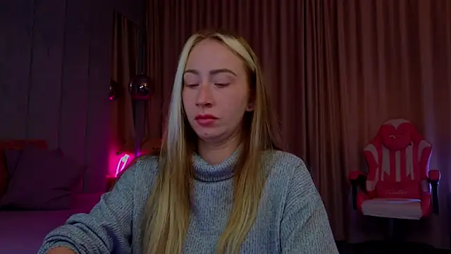 Reina Cummings online show from 10.08.25