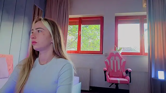 Reina Cummings online show from 10.25.25