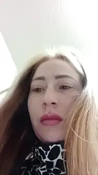 Reina Cummings online show from 12.04.25