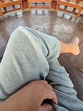 Snapshot of starvingo2002 chatting on 09.18.25 starvingo2002 online show from 09.18.25