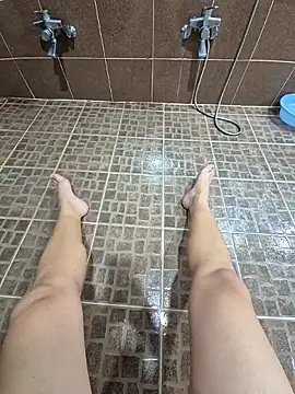 Snapshot of starvingo2002 chatting on 10.31.25 starvingo2002 online show from 10.31.25