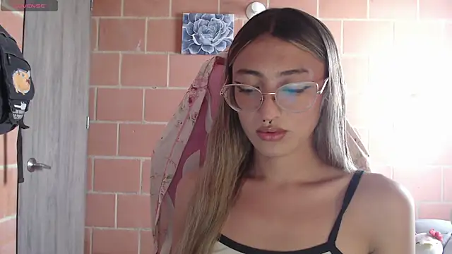 Snapshot of Andrea_camilaaa chatting on 09.21.25 Andrea camilaaa online show from 09.21.25