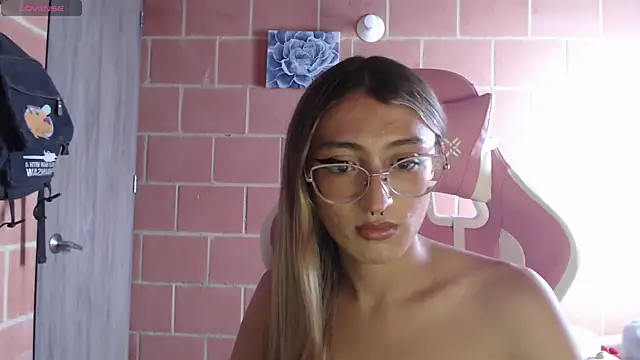 Snapshot of Andrea_camilaaa chatting on 09.27.25 Andrea camilaaa online show from 09.27.25