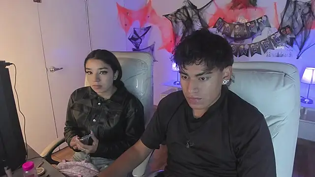 Snapshot of Yiing_and_yang chatting on 10.21.25 Yiing and yang online show from 10.21.25