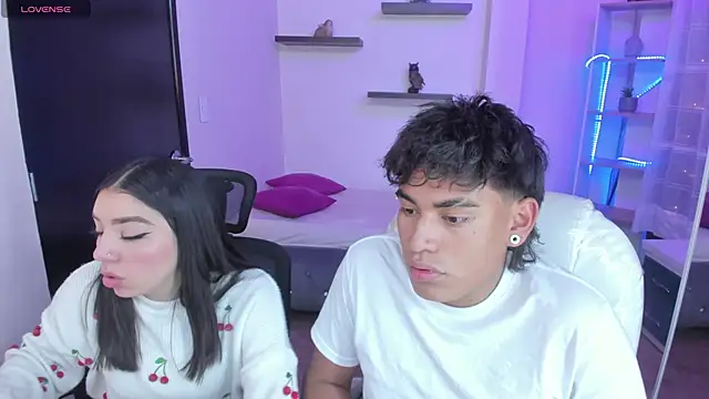 Snapshot of Yiing_and_yang chatting on 10.28.25 Yiing and yang online show from 10.28.25