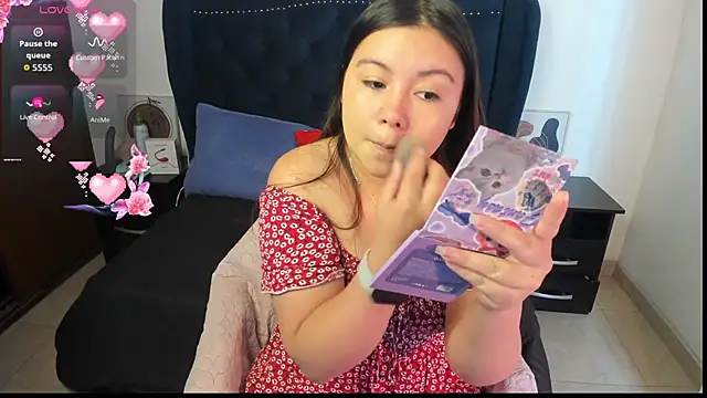 Snapshot of LucyPetit chatting on 09.20.25 LucyPetit online show from 09.20.25