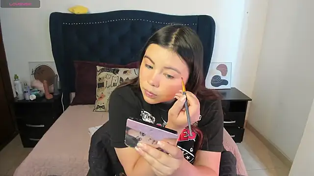 Snapshot of LucyPetit chatting on 09.26.25 LucyPetit online show from 09.26.25