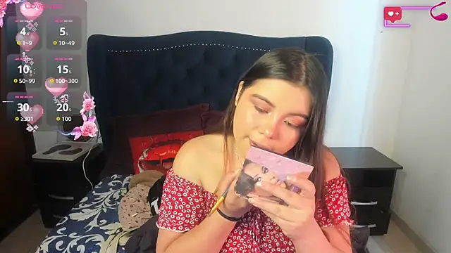 Snapshot of LucyPetit chatting on 09.27.25 LucyPetit online show from 09.27.25