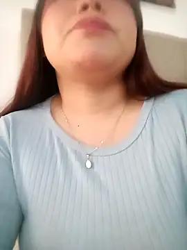 Snapshot of LucyPetit chatting on 09.29.25 LucyPetit online show from 09.29.25