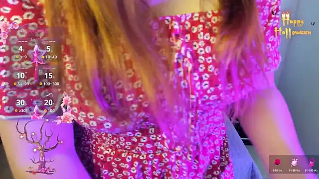 Snapshot of LucyPetit chatting on 10.09.25 LucyPetit online show from 10.09.25