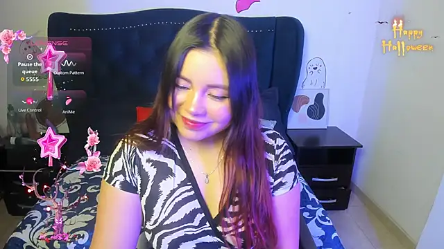 Snapshot of LucyPetit chatting on 10.15.25 LucyPetit online show from 10.15.25