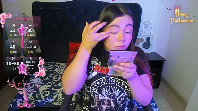 Snapshot of LucyPetit chatting on 10.16.25 LucyPetit online show from 10.16.25