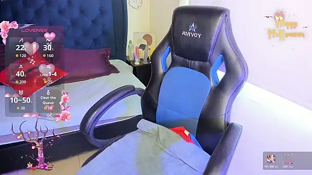 Snapshot of LucyPetit chatting on 10.25.25 LucyPetit online show from 10.25.25