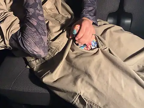 Snapshot of CAMEL1913 chatting on 10.31.25 CAMEL1913 online show from 10.31.25