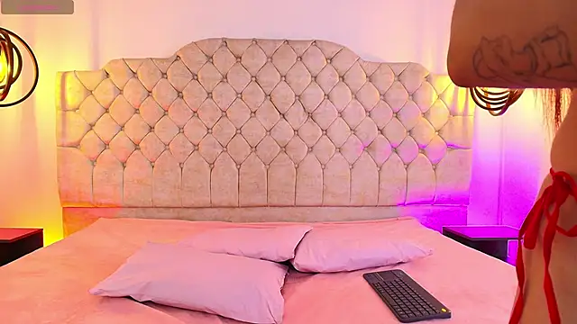 KhloeJohnson online show from 09.23.25