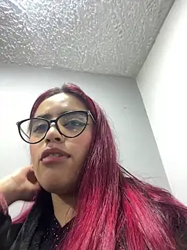 KhloeJohnson online show from 10.23.25