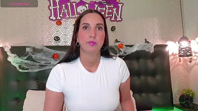 Snapshot of Sharonevanss_ chatting on 10.10.25 Sharonevanss online show from 10.10.25