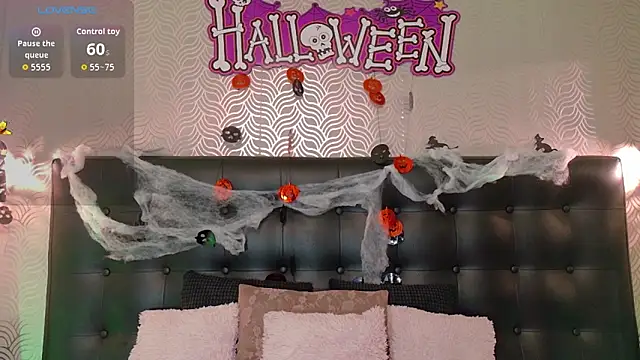 Snapshot of Sharonevanss_ chatting on 10.25.25 Sharonevanss online show from 10.25.25