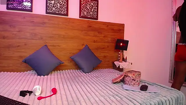 AlexandraCambell online show from 10.10.25