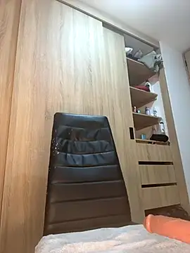 NIQUEILLA8 online show from 10.19.25