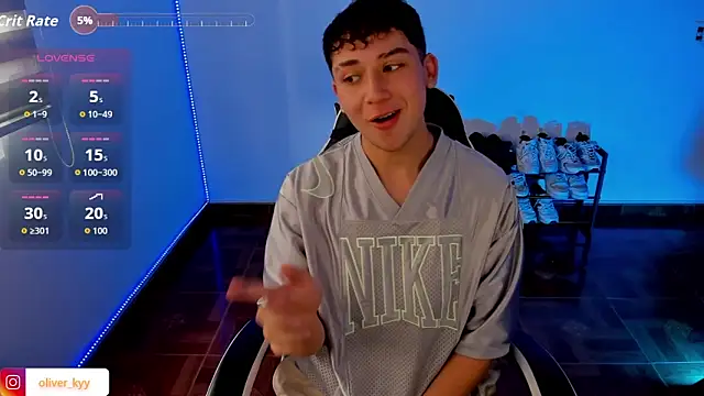 Snapshot of Casper___kyy chatting on 10.10.25 Casper kyy online show from 10.10.25