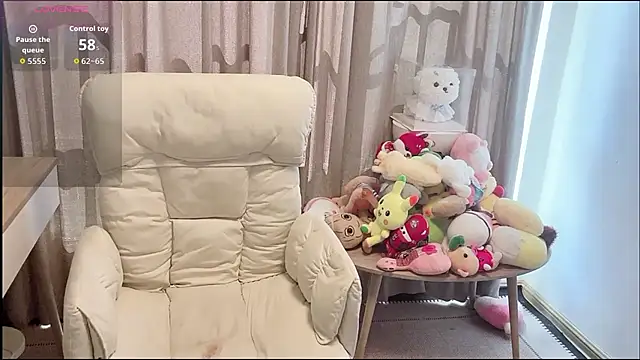 Snapshot of Y-fovik-ii chatting on 10.06.25 Y-fovik-ii online show from 10.06.25