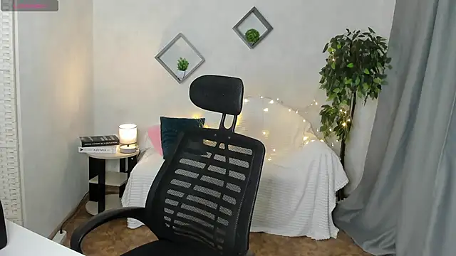 stacey  doll online show from 10.08.25