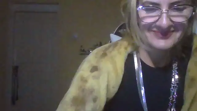 TianaQLove online show from 10.27.25