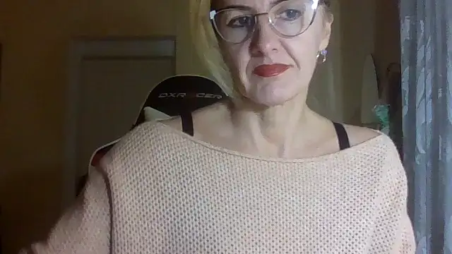 TianaQLove online show from 10.30.25