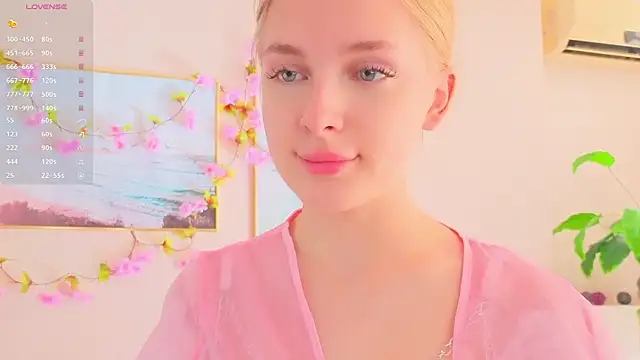 Snapshot of CindyGreen chatting on 09.13.25 CindyGreen online show from 09.13.25