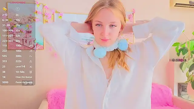 Snapshot of CindyGreen chatting on 09.16.25 CindyGreen online show from 09.16.25