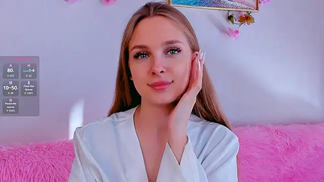 Snapshot of CindyGreen chatting on 09.28.25 CindyGreen online show from 09.28.25