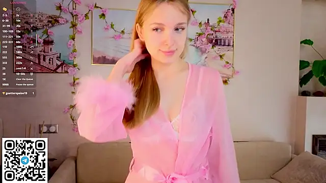 Snapshot of CindyGreen chatting on 10.01.25 CindyGreen online show from 10.01.25