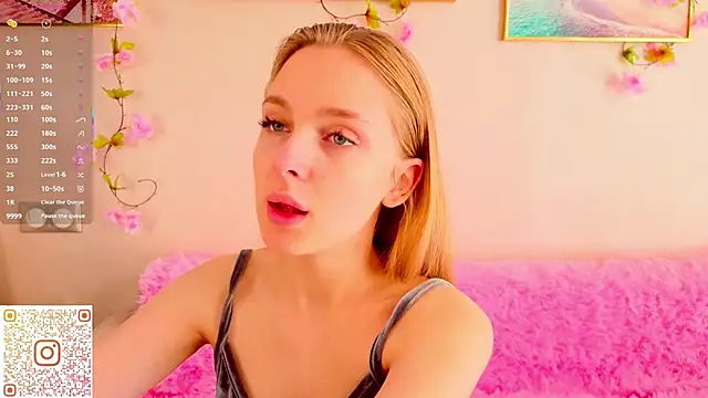 Snapshot of CindyGreen chatting on 10.14.25 CindyGreen online show from 10.14.25