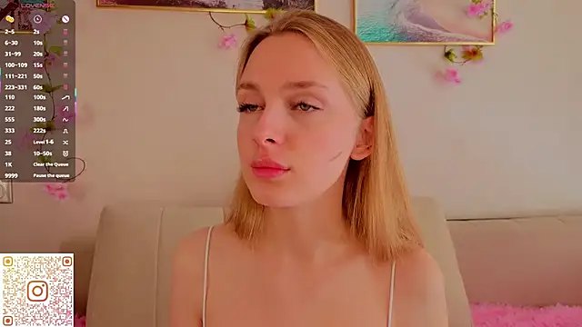 Snapshot of CindyGreen chatting on 10.15.25 CindyGreen online show from 10.15.25