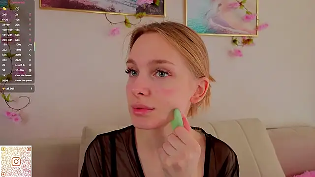 Snapshot of CindyGreen chatting on 10.17.25 CindyGreen online show from 10.17.25