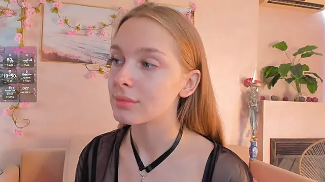 Snapshot of CindyGreen chatting on 10.19.25 CindyGreen online show from 10.19.25