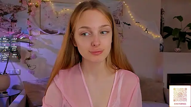 Snapshot of CindyGreen chatting on 10.25.25 CindyGreen online show from 10.25.25