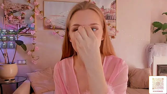 Snapshot of CindyGreen chatting on 10.26.25 CindyGreen online show from 10.26.25