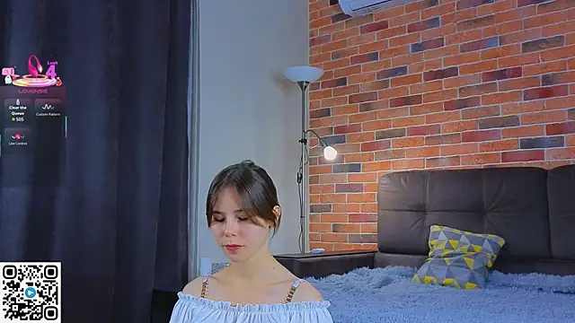 Snapshot of EmiliDen chatting on 10.04.25 EmiliDen online show from 10.04.25