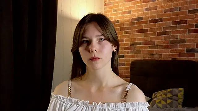 Snapshot of EmiliDen chatting on 10.07.25 EmiliDen online show from 10.07.25