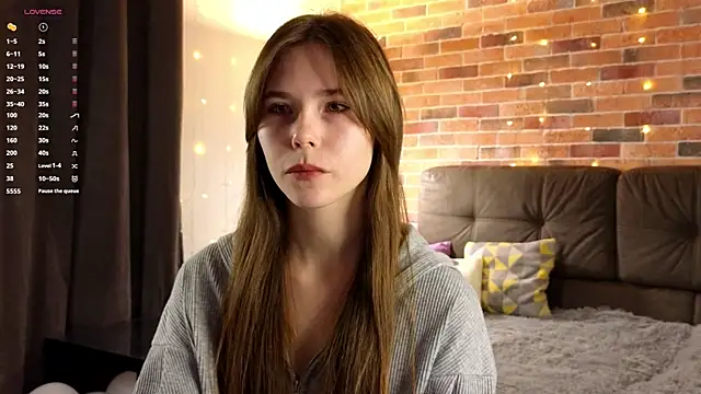 Snapshot of EmiliDen chatting on 10.08.25 EmiliDen online show from 10.08.25