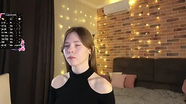 Snapshot of EmiliDen chatting on 10.19.25 EmiliDen online show from 10.19.25