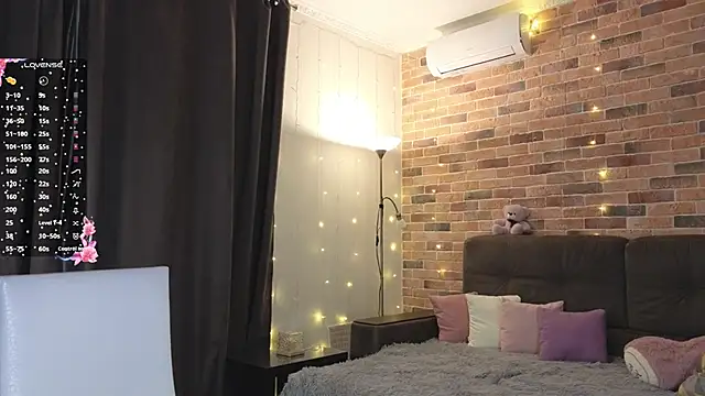 Snapshot of EmiliDen chatting on 11.03.25 EmiliDen online show from 11.03.25