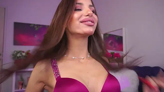 Snapshot of ZariaVera chatting on 10.13.25 ZariaVera online show from 10.13.25