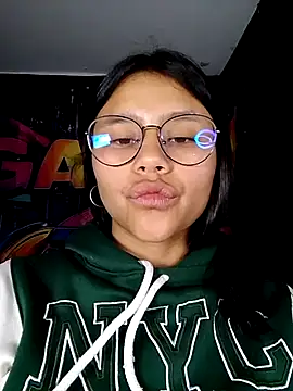 SofieLove 01 online show from 04.16.26