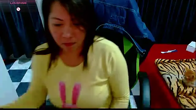 Snapshot of hiilarybrown chatting on 07.15.26 hiilarybrown online show from 07.15.26