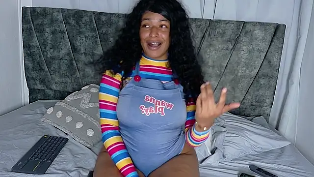 ValeriGallardo17 online show from 10.23.25