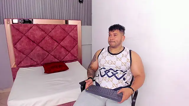 Snapshot of michael_hill1 chatting on 09.10.25 michael hill1 online show from 09.10.25