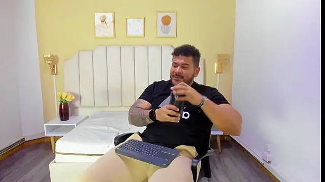 Snapshot of michael_hill1 chatting on 10.02.25 michael hill1 online show from 10.02.25